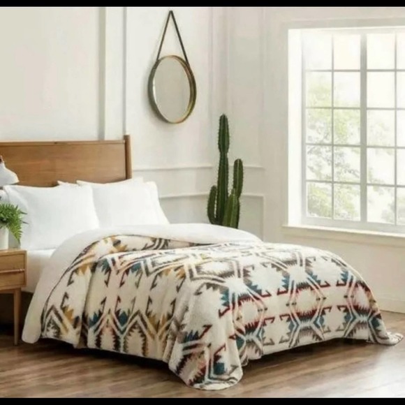 Pendleton Other - Pendleton Sherpa Fleece Blanket Bedding Bedroom Throw Western Aztec size Queen